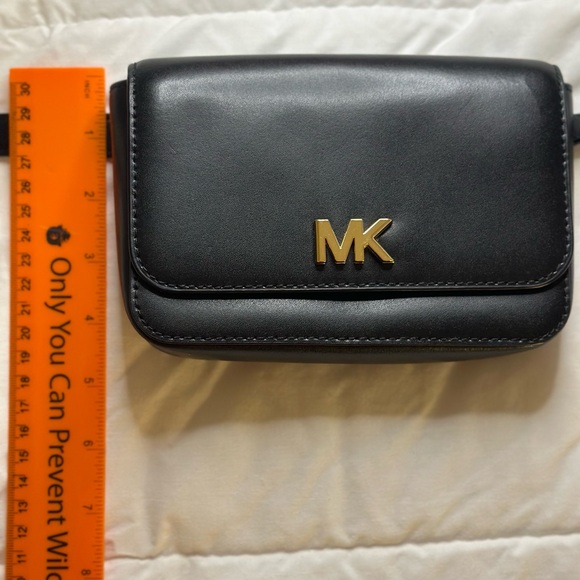 Michael Kors Beltbag - Picture 10 of 10